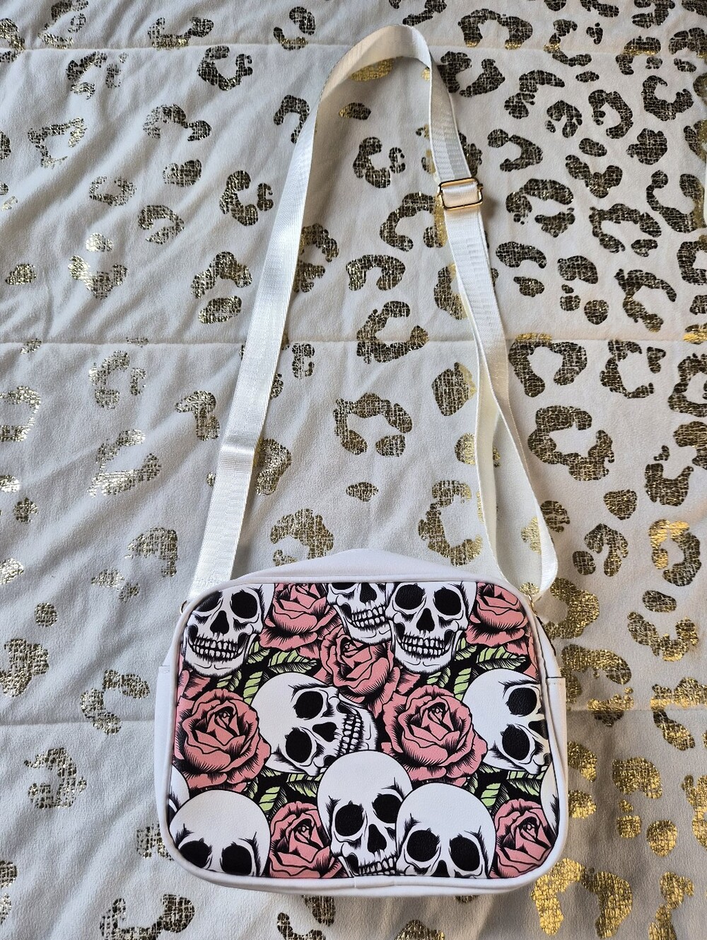 Like New White Pink Skull Roses Purse Goth Shoulder Bag Emo Grunge Cross BodyBag